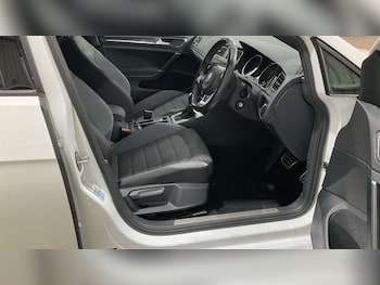 Used Volkswagen Golf 2019 for sale - 76496761: Photo