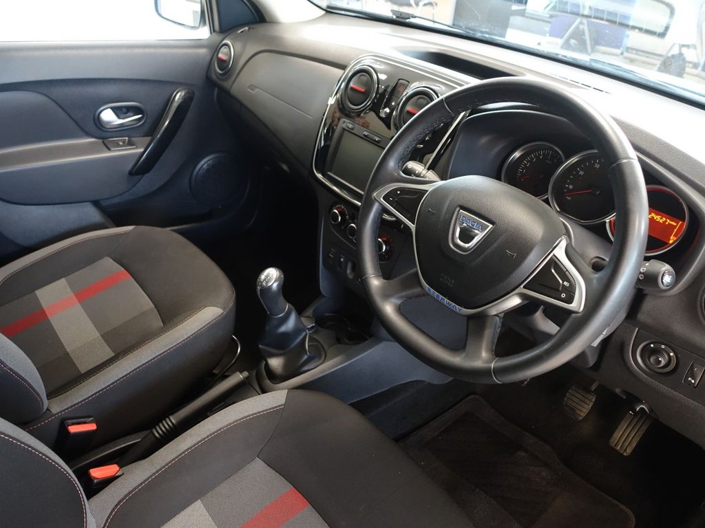 Used Dacia Sandero Stepway 2020 for sale - 77027000: Photo 2