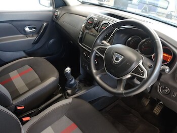 Used Dacia Sandero Stepway 2020 for sale - 77027000: Photo