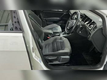 Used Volkswagen Golf 2016 for sale - 75585390: Photo