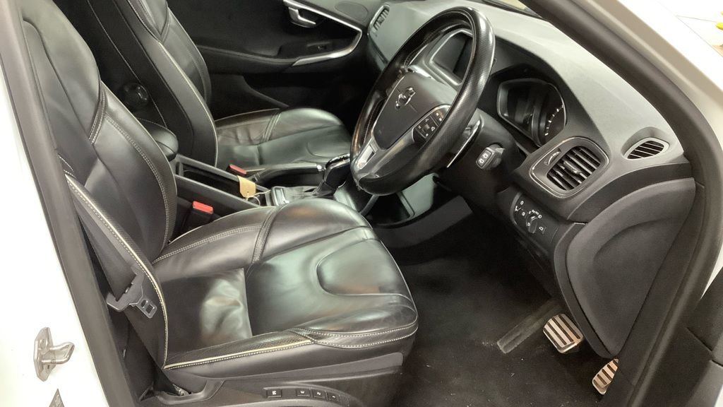 Used Volvo V40 2019 for sale - 77667259: Photo 2