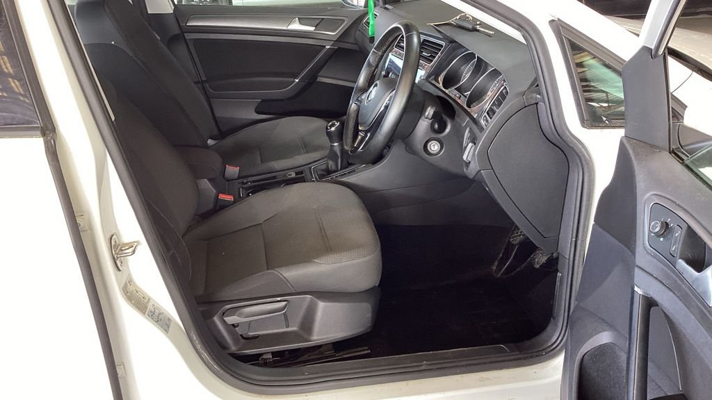 Used Volkswagen Golf 2017 for sale - 78111116: Photo 2