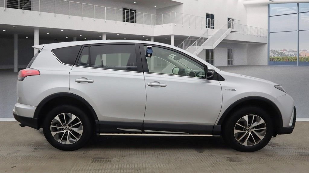 Used Toyota RAV4 2016 for sale - 76496685: Photo 9