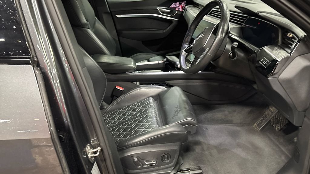 Used Audi e-tron 2022 for sale - 77065083: Photo 2