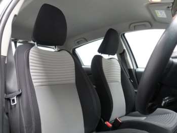Used Toyota Yaris 2019 for sale - 74806558: Photo