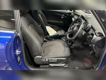 Used MINI Hatch 2019 for sale - 77007476: Photo