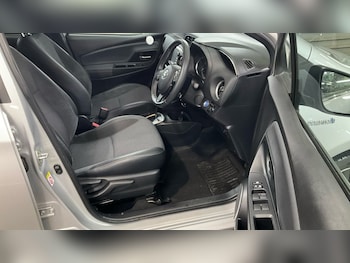 Used Toyota Yaris 2017 for sale - 76923928: Photo