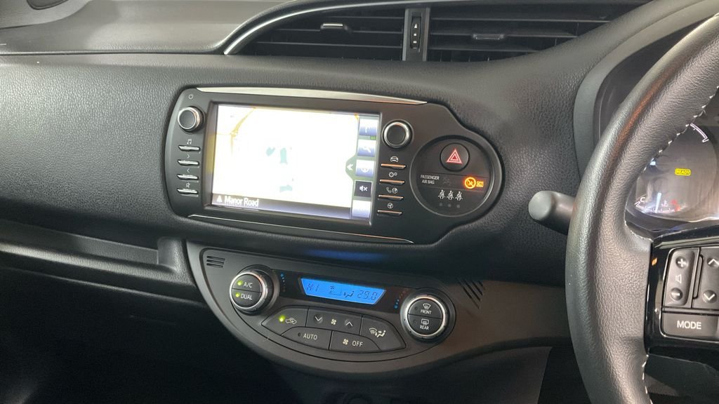 Used Toyota Yaris 2017 for sale - 76923928: Photo 3