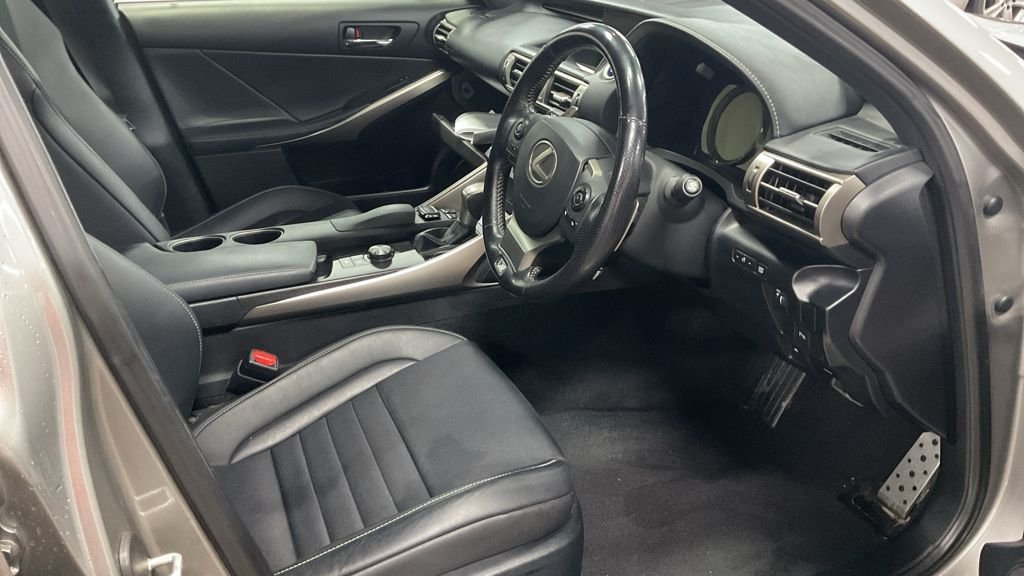 Used Lexus IS 2016 for sale - 76367729: Photo 2