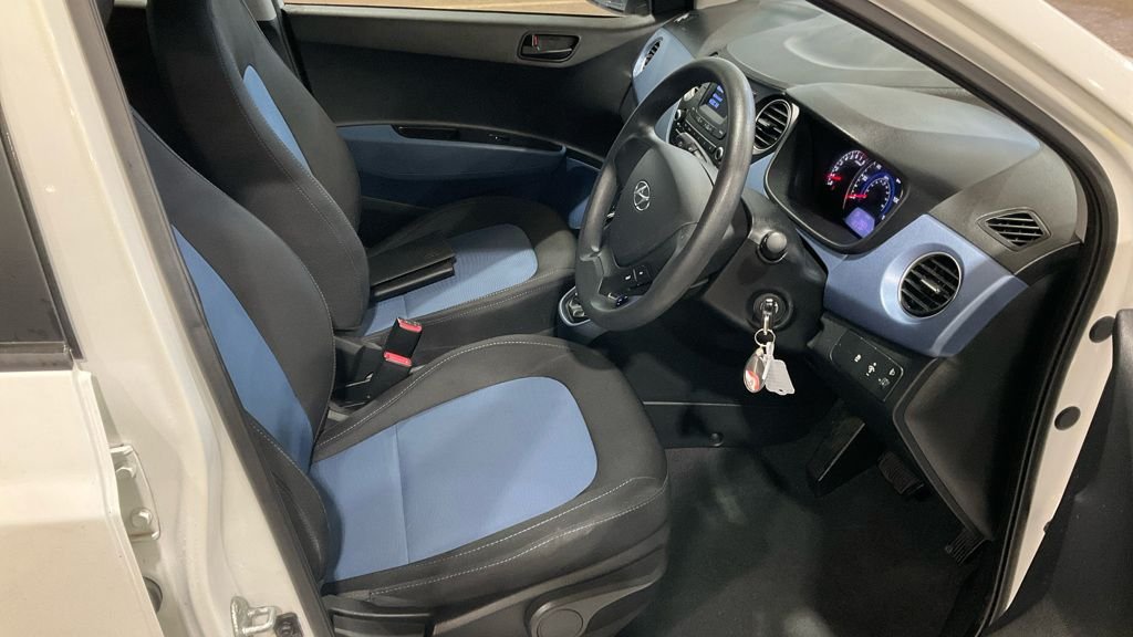 Used Hyundai i10 2017 for sale - 77302735: Photo 2