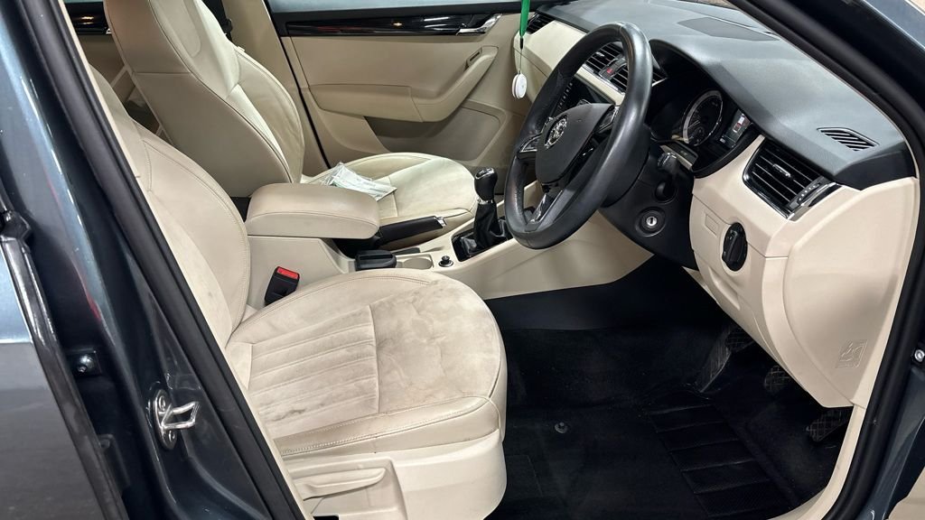 Used Skoda Octavia 2018 for sale - 76547057: Photo 2