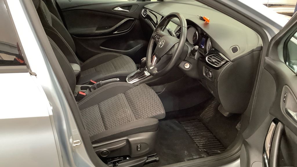 Used Vauxhall Astra 2019 for sale - 77880240: Photo 2