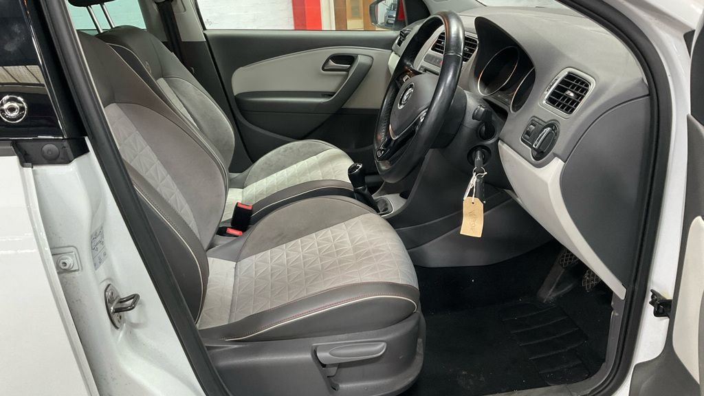 Used Volkswagen Polo 2017 for sale - 77464038: Photo 2