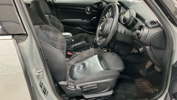 Used MINI Hatch 2019 for sale - 76333496: Photo 2