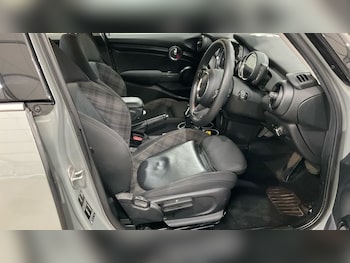 Used MINI Hatch 2019 for sale - 76333496: Photo 2