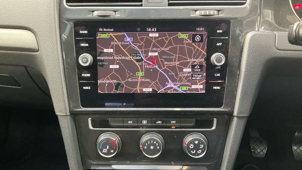 Used Volkswagen Golf 2019 for sale - 77765663: Photo 2