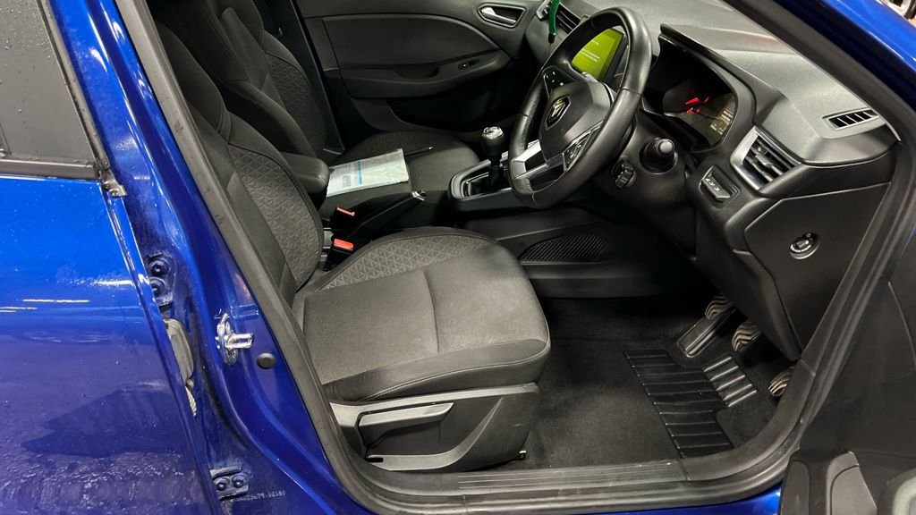 Used Renault Clio 2021 for sale - 76509881: Photo 2