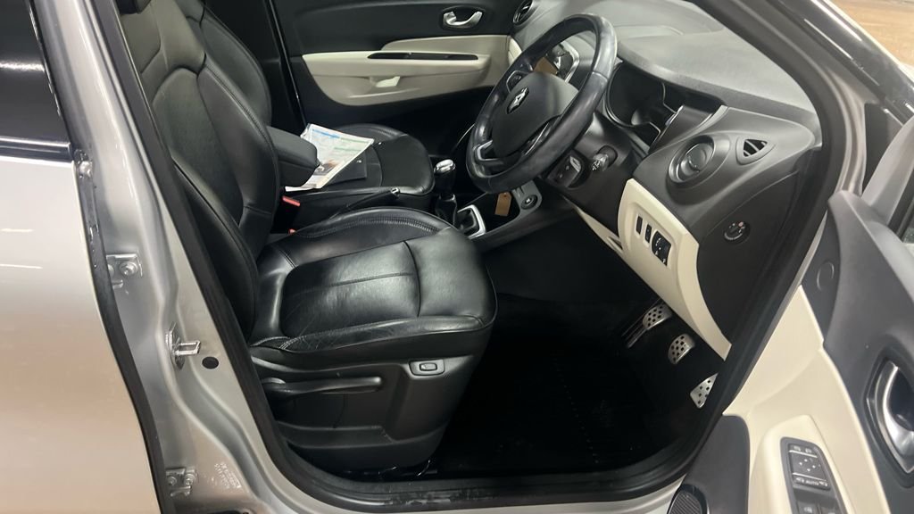 Used Renault Captur 2018 for sale - 77037842: Photo 2