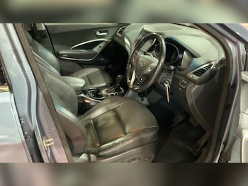 Used Hyundai Santa Fe 2018 for sale - 77080373: Photo