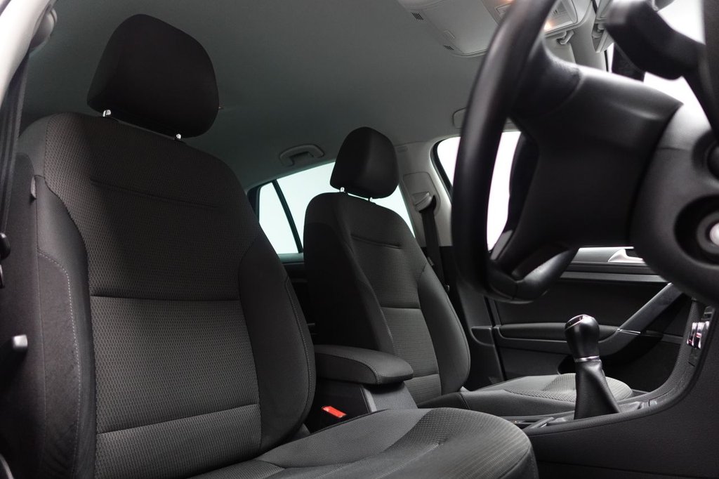 Used Volkswagen Golf 2019 for sale - 76950098: Photo 2