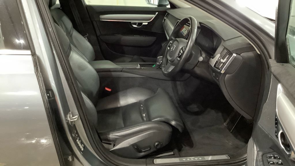 Used Volvo S90 2020 for sale - 76617478: Photo 2