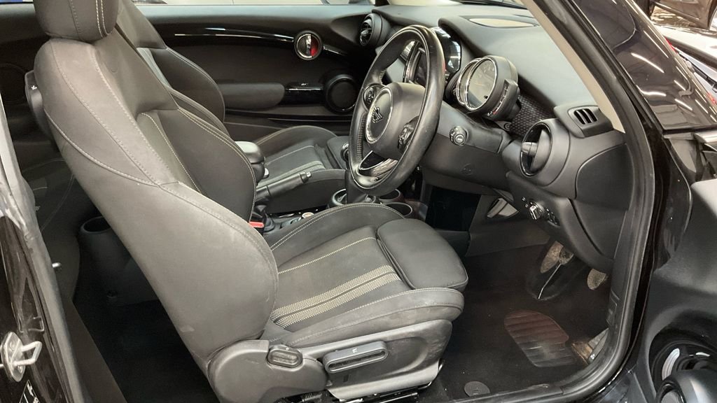 Used MINI Hatch 2019 for sale - 76570522: Photo 2