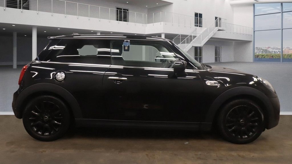 Used MINI Hatch 2019 for sale - 76570522: Photo 8