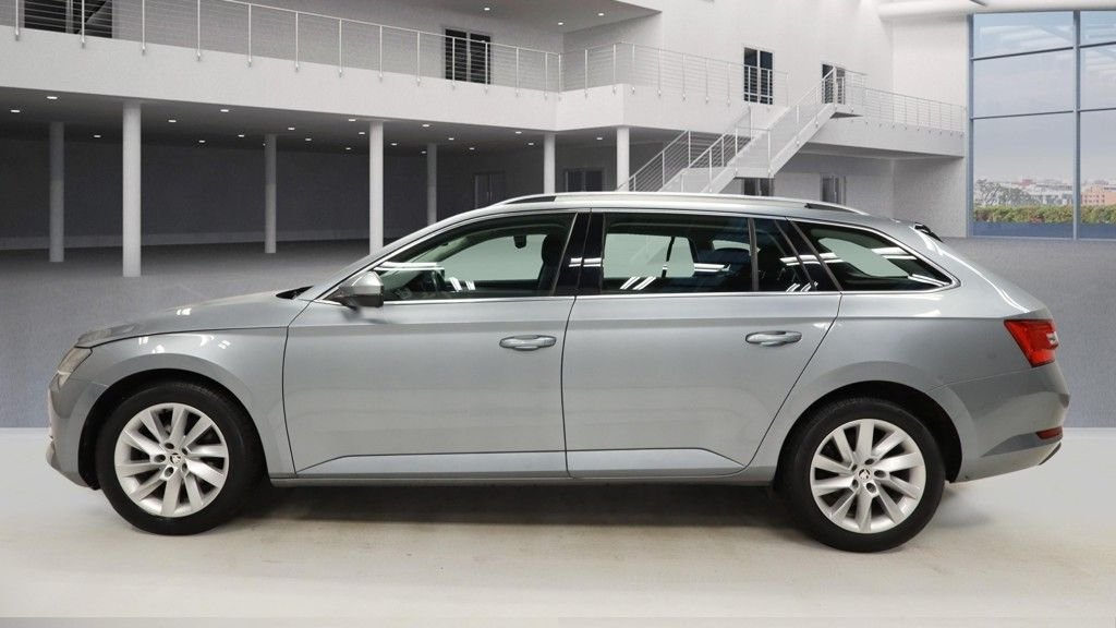 Used Skoda Superb 2020 for sale - 76985919: Photo 11