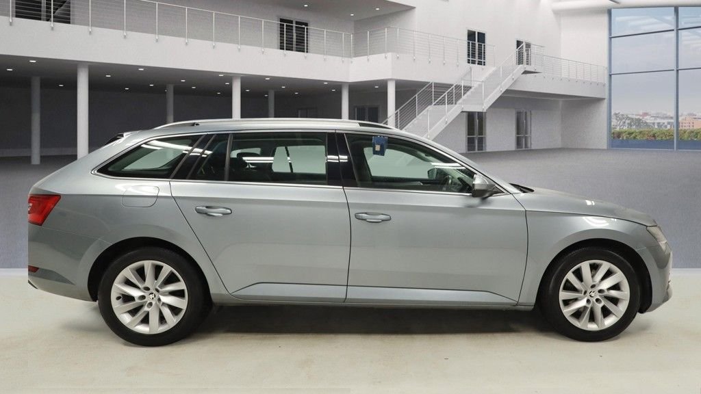Used Skoda Superb 2020 for sale - 76985919: Photo 9