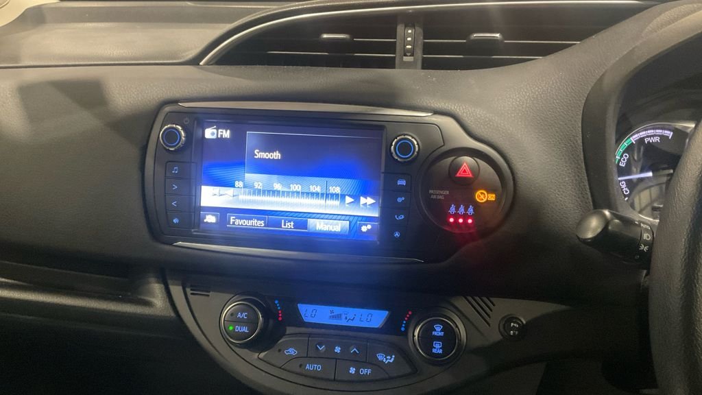 Used Toyota Yaris 2016 for sale - 77153675: Photo 2