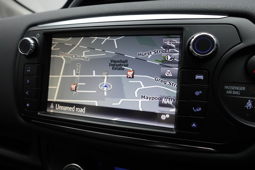 Used Toyota Yaris 2015 for sale - 77806094: Photo 2