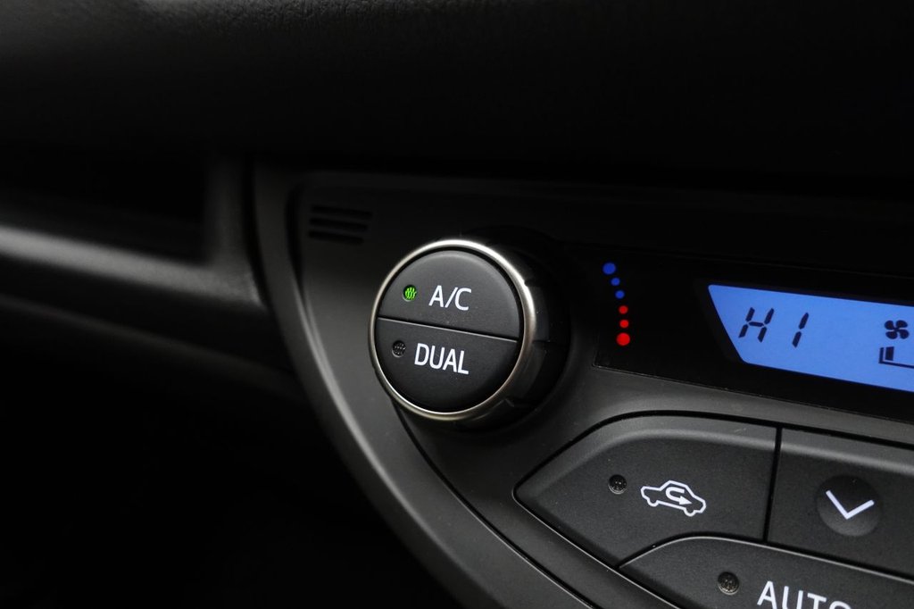 Used Toyota Yaris 2015 for sale - 77806094: Photo 38