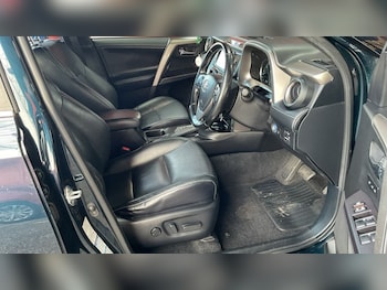 Used Toyota RAV4 2018 for sale - 76632397: Photo
