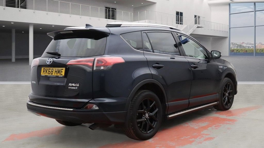 Used Toyota RAV4 2018 for sale - 76632397: Photo 8