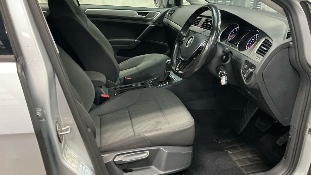 Used Volkswagen Golf 2015 for sale - 76367721: Photo 2