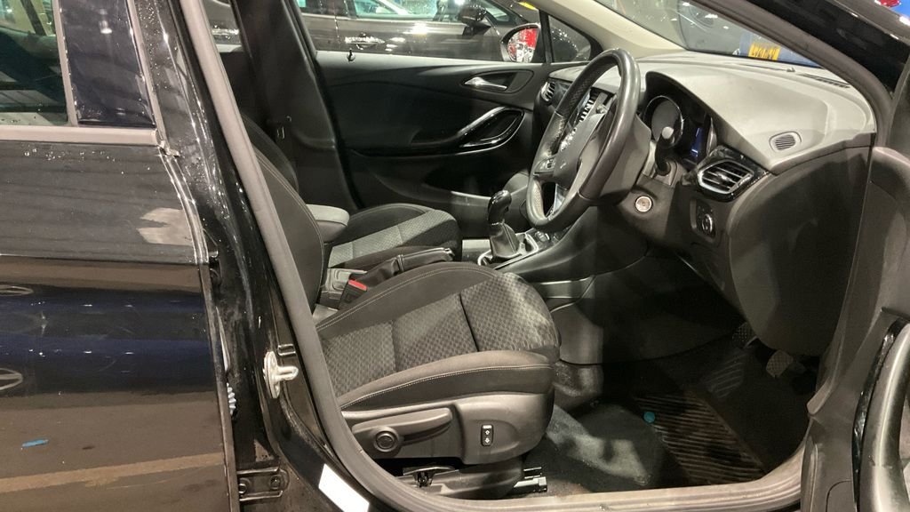 Used Vauxhall Astra 2019 for sale - 76632602: Photo 2