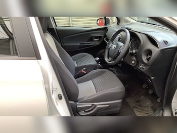 Used Toyota Yaris 2018 for sale - 75630453: Photo