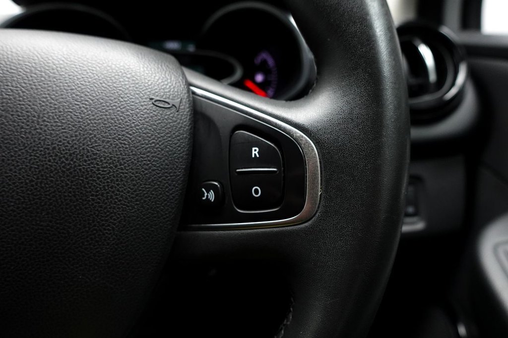 Used Renault Clio 2018 for sale - 76740585: Photo 23