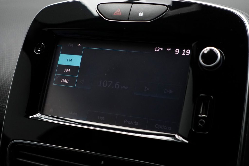 Used Renault Clio 2018 for sale - 76740585: Photo 24