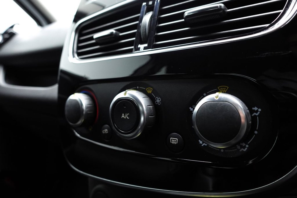 Used Renault Clio 2018 for sale - 76740585: Photo 30