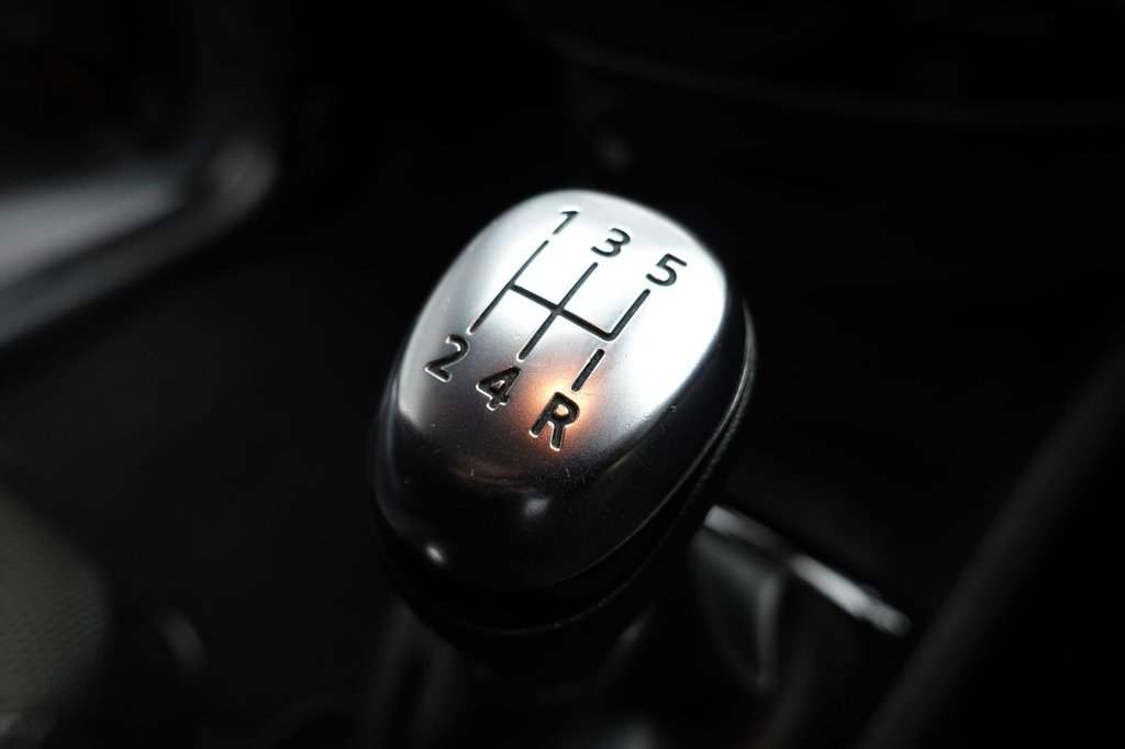 Used Renault Clio 2018 for sale - 76740585: Photo 32