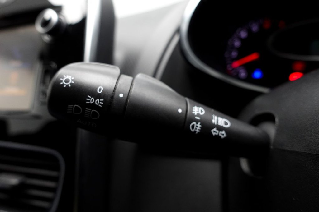 Used Renault Clio 2018 for sale - 76740585: Photo 35