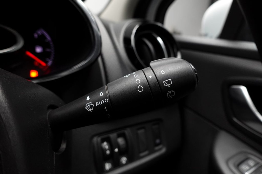 Used Renault Clio 2018 for sale - 76740585: Photo 36