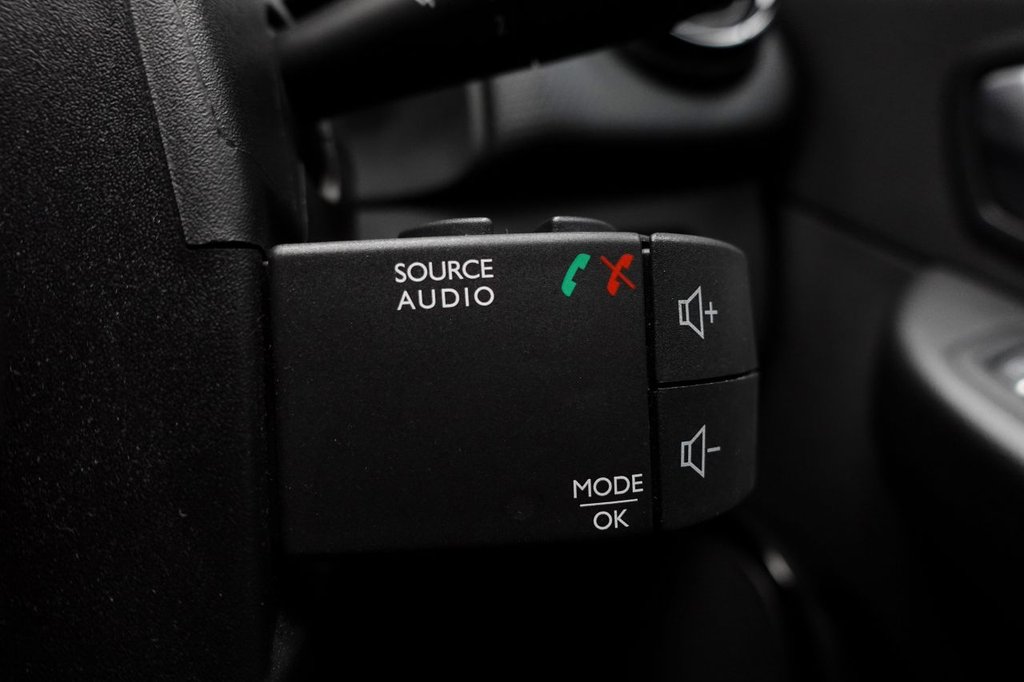 Used Renault Clio 2018 for sale - 76740585: Photo 38