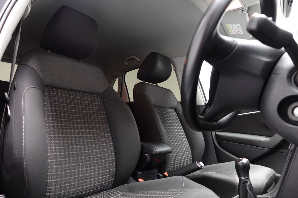 Used Volkswagen Polo 2014 for sale - 76768284: Photo 2