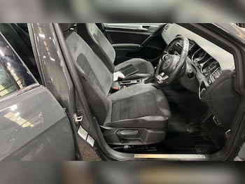 Used Volkswagen Golf 2019 for sale - 76496596: Photo