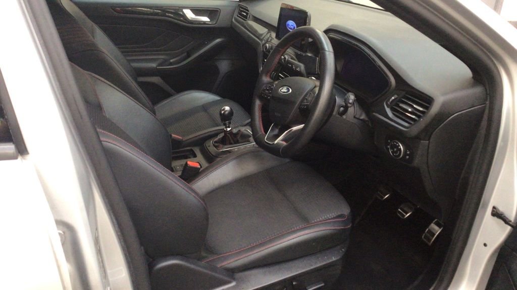 Used Ford Focus 2021 for sale - 76333939: Photo 2