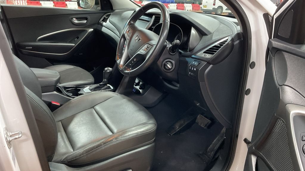 Used Hyundai Santa Fe 2018 for sale - 77583785: Photo 2