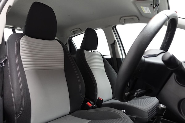 Used Toyota Yaris 2019 for sale - 76172931: Photo 2