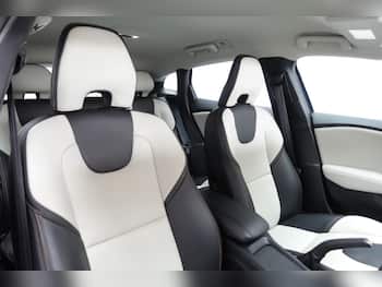 Used Volvo V40 Cross Country 2018 for sale - 79695332: Photo